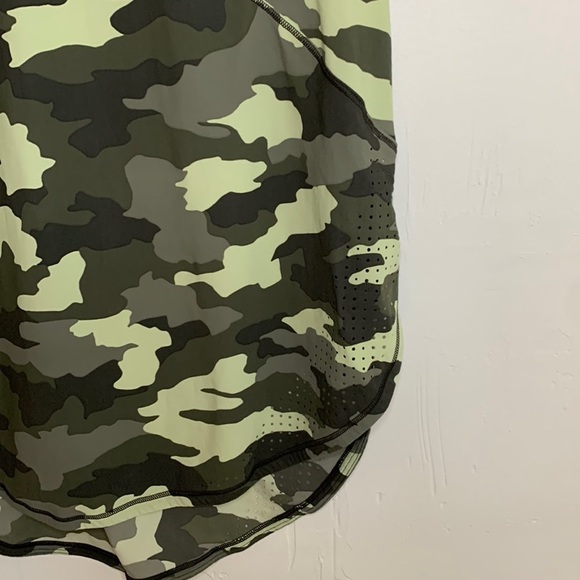 Lululemon UVP Run Short Sleeve Camo Top - Picture 4 of 8